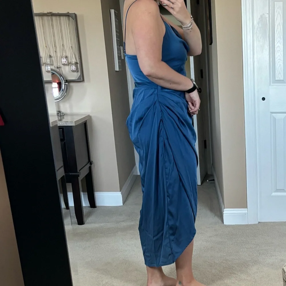 Elegant Blue Satin Dress - Picture 2 of 3